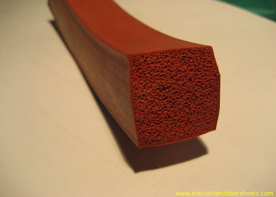 L'estrusione su misura della spugna del silicone, banda della schiuma del silicone prodotta vicino espelle o taglio