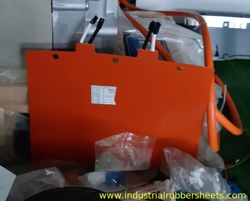 Pad di riscaldamento in gomma di silicone personalizzato con capacità di riscaldamento ad alta temperatura e riscaldamento uniforme per auto a nuova energia